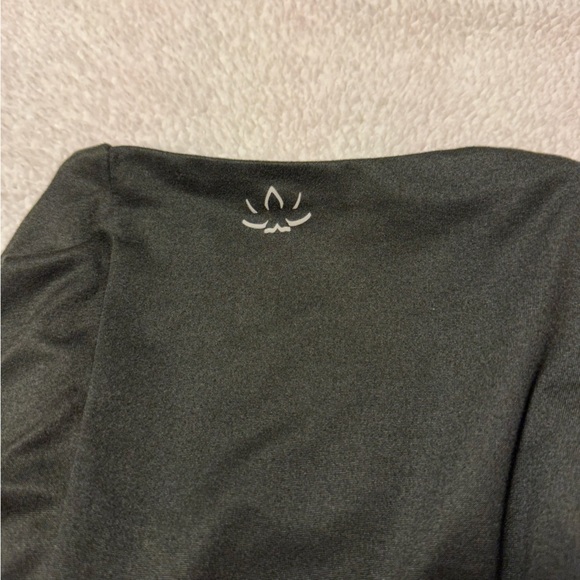 BEYOND YOGA Hidden Pocket Infinity Scarf Zipper Pocket Black Brown Soft - Picture 9 of 13